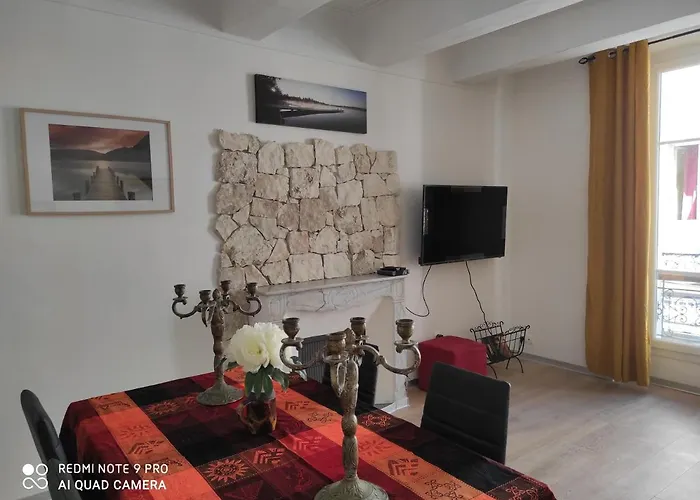 5 Min To Sea Francaise Old Town Διαμέρισμα